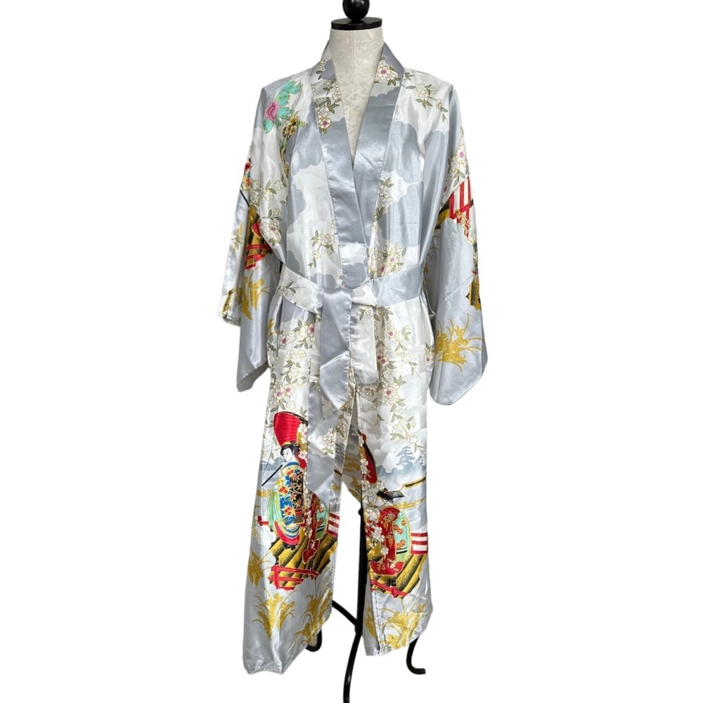 Kimono Silver with Belt to Tie Graphic Scenic Design One Size